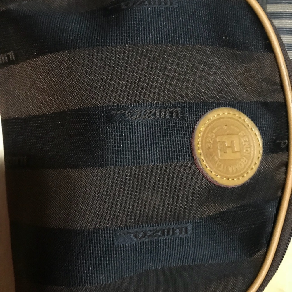 FENDI cosmetic vintage pouch. Pre owned somewear.